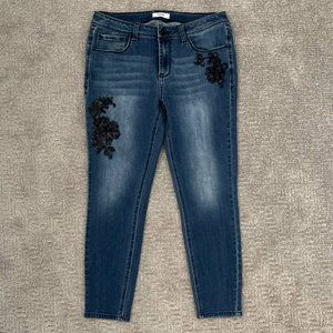 NWOT Kensie Stretch Skinny Jeans w/ Black Embroidered Sequins